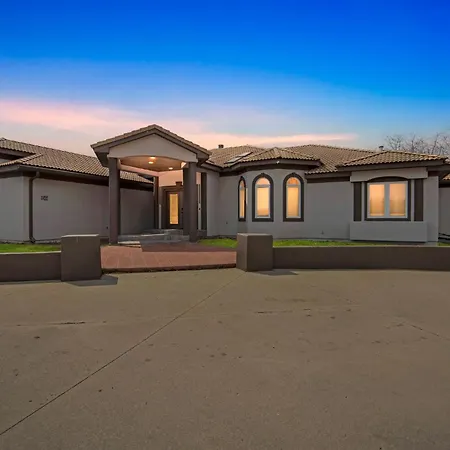 Luxury Villa With Spa, Fireplaces & Scenic Views Villa